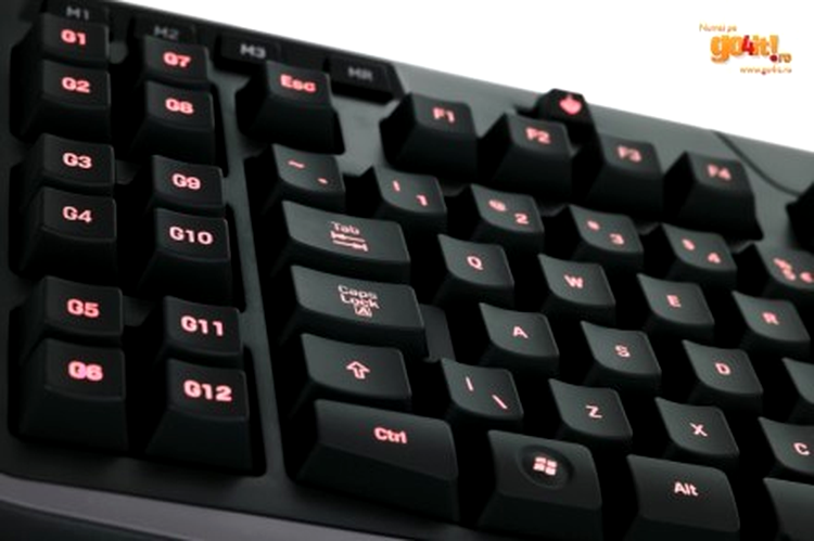 Logitech G110 - cele 12 taste personalizabile, cu trei profiluri diferite