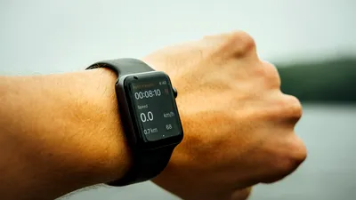 Cum se conectează brățara fitness la telefonul tău? (P)