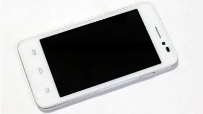 Prestigio MultiPhone 5400 DUO - smartphone dual-SIM accesibil, cu ecran de 4 inch