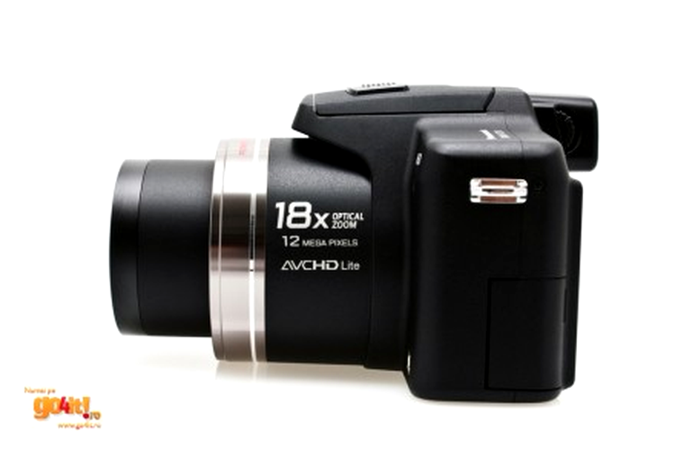 Panasonic Lumix FZ38 - aparatul are o construcţie solidă
