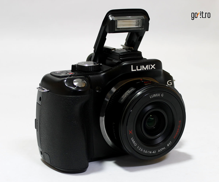 Panasonic Lumix G5 - blitz-ul retractabil