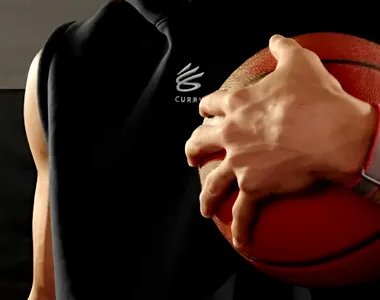 Aceasta este noua brățară Fitbit fără ecran de la Google, care va concura cu Whoop