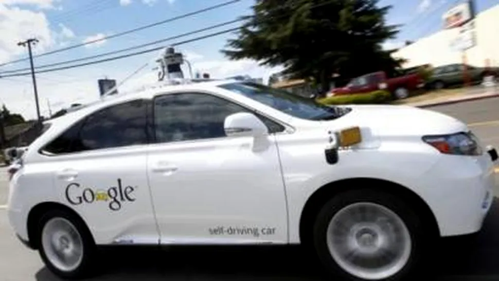 Cele mai ciudate lucruri care li s-au întâmplat maşinilor fără şofer ale Google. La un moment dat un bărbat complet gol a ieşit în faţa uneia