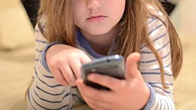 Care este vârsta potrivită pentru a-i da unui copil un smartphone?