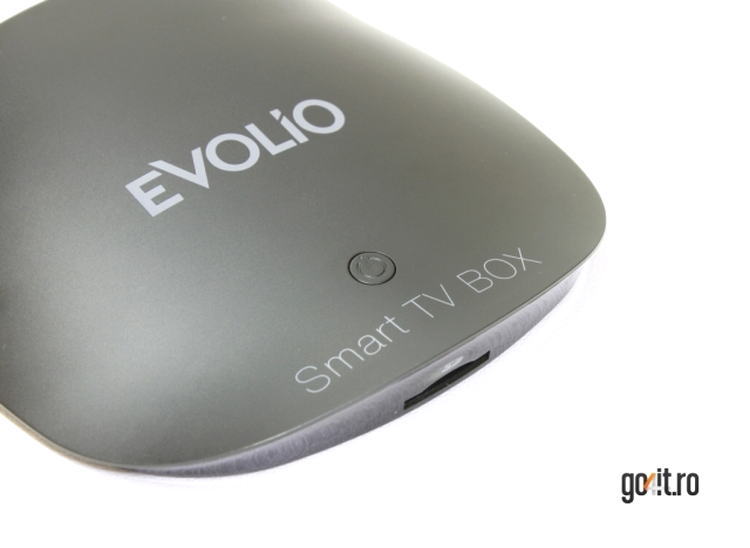 Evolio Smart TV Box - butonul de pornire şi slot-ul pentru carduri SD
