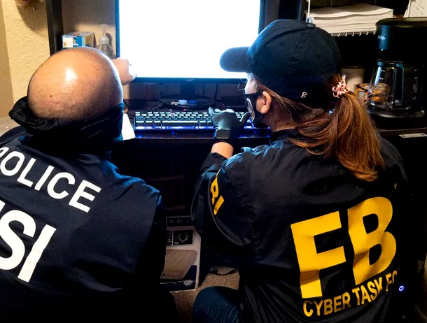 FBI investighează una dintre cele mai mari scurgeri de date de identitate: 153 de milioane de permise de conducere, puse la vânzare pe dark web