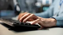Inteligență artificială gratuită pentru studenții din România: AWS extinde accesul la instrumentul de software engineering Kiro