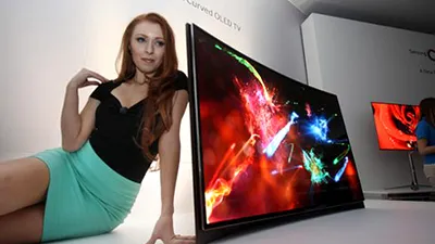 Samsung a lansat un televizor OLED de 55 inch cu ecran curbat, la un preţ ce bate concurenţa
