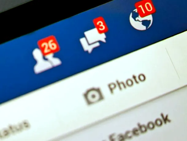 Facebook încurajează folosirea mai multor profiluri de Facebook, pe care le poți schimba fără a te loga din nou