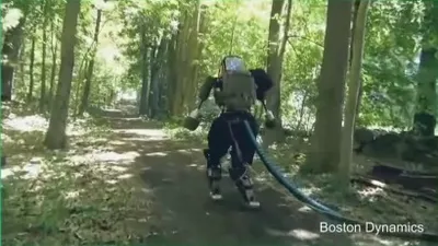 Atlas, robotul-Terminator creat de Boston Dynamics, este testat acum prin pădurile din Statele Unite