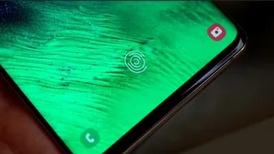 Viitoarele telefoane Samsung ar putea combina funcţia de scanare a amprentei cu introducerea codului PIN