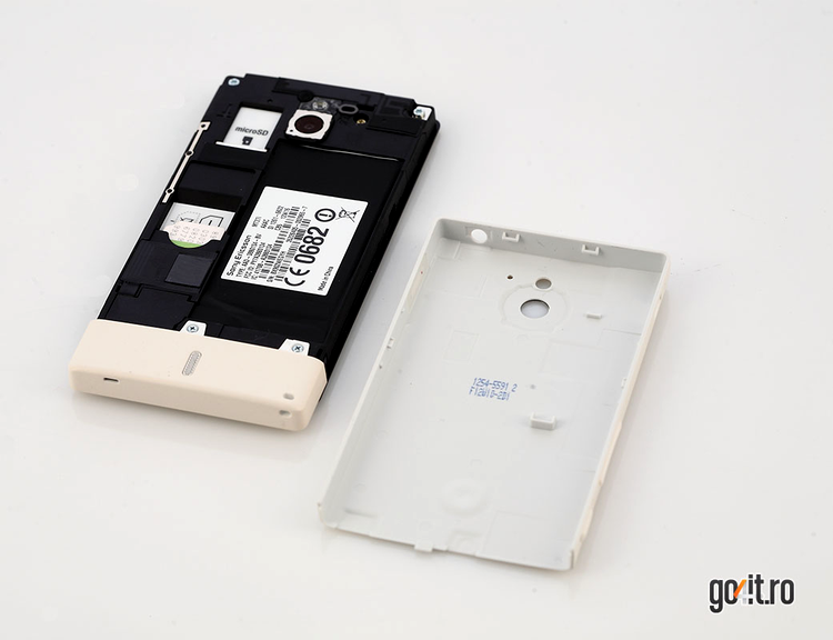Sony Xperia sola - acumulatorul nedetaşabil