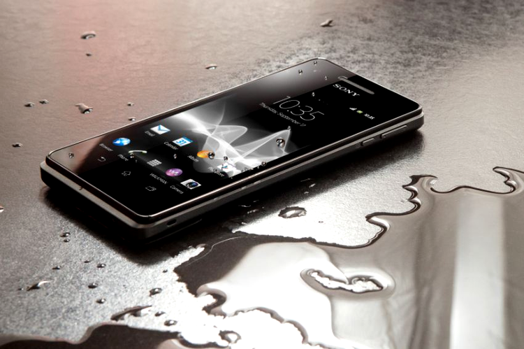 Sony Xperia V - rezistent la apă şi praf