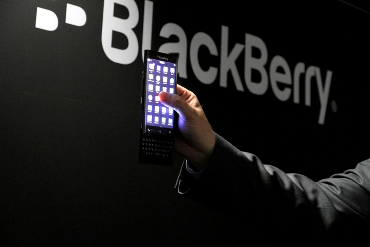 BlackBerry va lansa un telefon cu Android ce include tastatură fizică