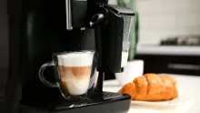Dedeman are în oferta sa un espressor cu rezervor pentru lapte. Produsul este disponibil la sub 450 de lei