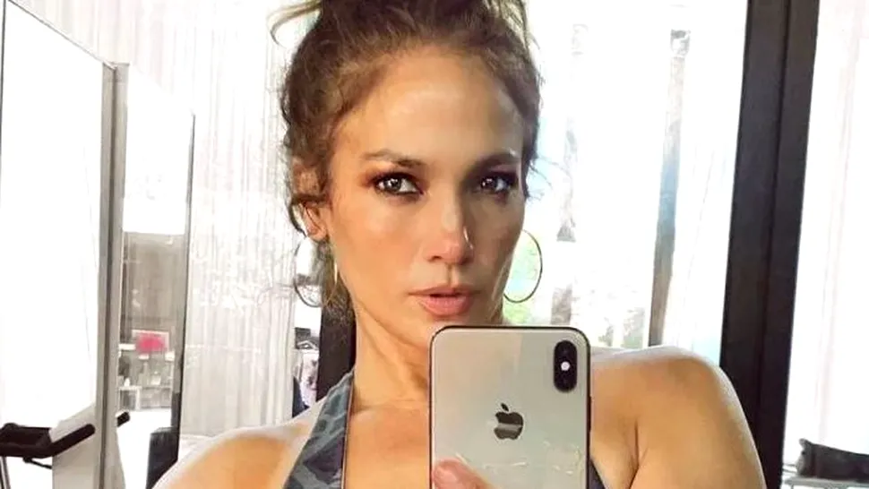 Detaliul „înfricoșător” care apare într-un selfie al lui Jennifer Lopez