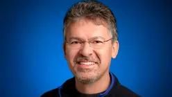 John Giannandrea, directorul departamentului de inteligență artificială din cadrul Apple, va părăsi compania