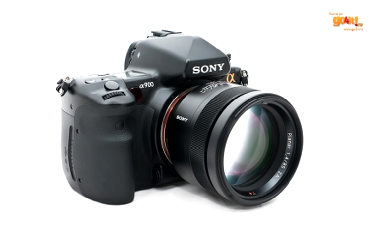 Sony Alpha A900 cu senzor full-frame de 24.6 MP