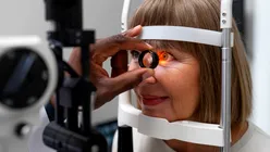 Reușită medicală în Italia: O femeie de 82 de ani și-a recăpătat vederea cu ajutorul inteligenței artificiale