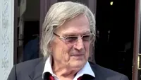 Cum arată Florin Piersic la 90 de ani. Maestrul continuă să ne încânte cu prezența sa! A fost primit cu aplauze la Piatra Neamț, iar eleganța sa a fost de neuitat!