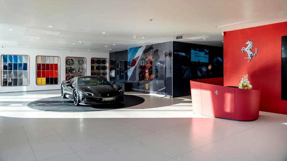 Ferrari Amalfi, prezentat în premieră națională la deschiderea noului showroom Ferrari of Bucharest