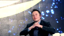 Musk spune că SpaceX va fuziona cu xAI