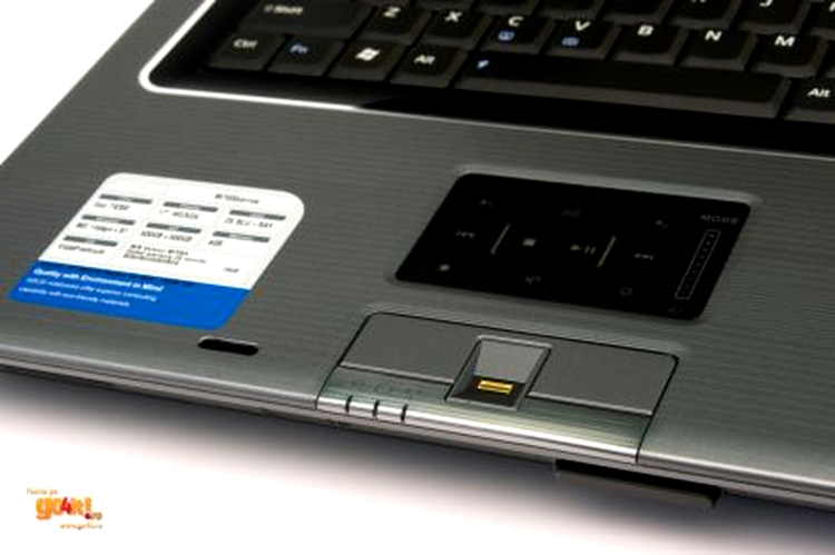 Asus M70 – touchpad-ul cu funcţii multimedia