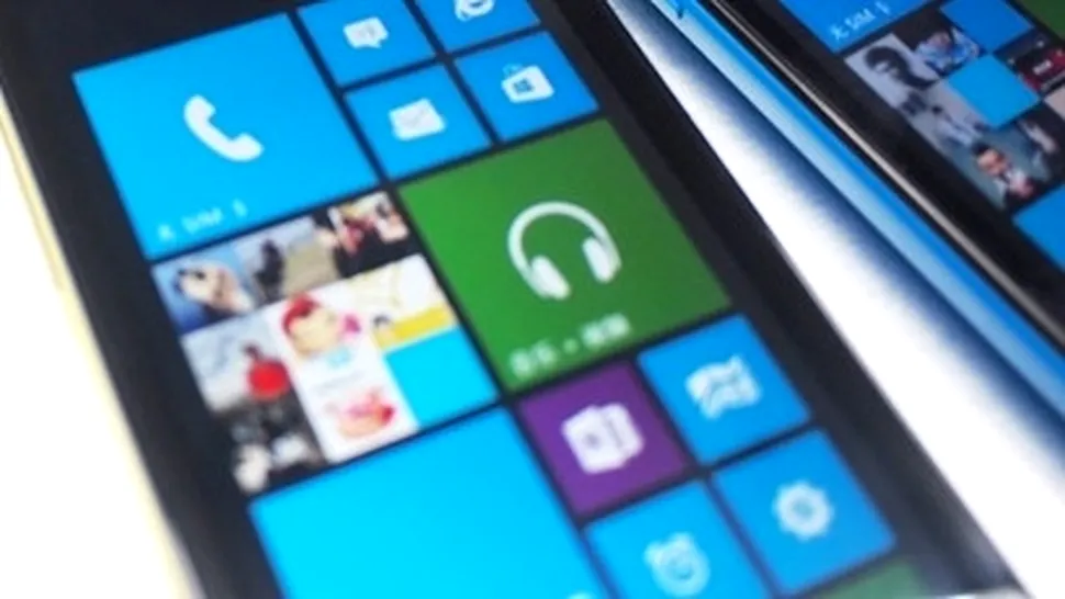 Primele imagini cu Ascend W3, noul smartphone cu Windows Phone 8 de la Huawei