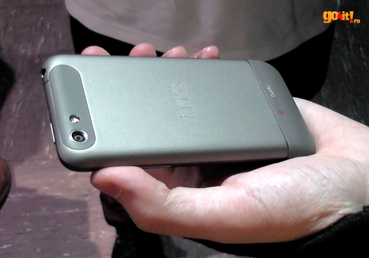 HTC One V - vedere din spate