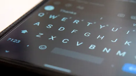 Google testează noi stickere în formă text, pentru tastatura Gboard