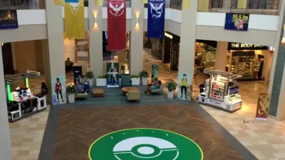 Un mall care include un PokéGym şi-a decorat centrul pentru a fi primitor cu jucătorii de Pokemon Go