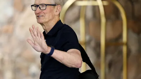 Schimbare majoră la vârful Apple: Tim Cook lasă funcția de CEO în septembrie, John Ternus îi ia locul