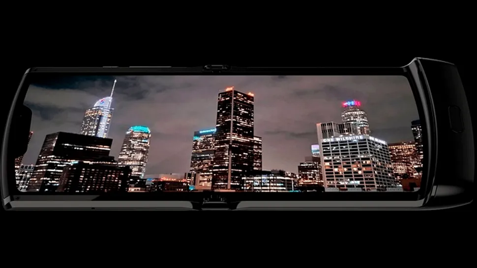 Motorola RAZR apare în noi fotografii, care prezintă ecranul exterior şi ecranul pliabil