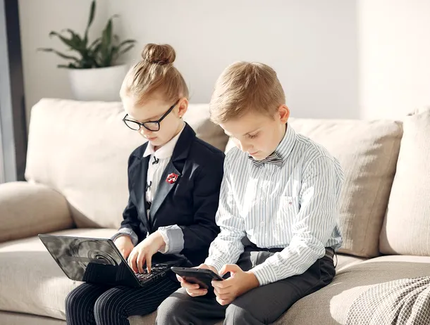 După modelul australian: Noul guvern olandez vrea interzicerea rețelelor sociale pentru copiii sub 15 ani