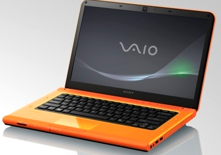 Sony VAIO CB cu diagonala de 15.5"