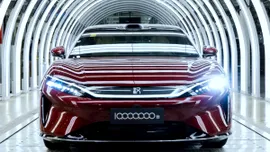 BYD ajunge la 10 milioane de mașini și lansează un sedan electric de 764 CP cu 626 de mile autonomie