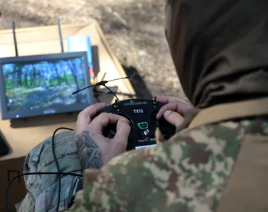 Schimbare istorică de doctrină militară: Rusia trece de la artilerie și tancuri la drone FPV