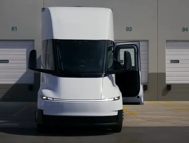 Tesla aduce camionul electric Semi în Europa. Specificațiile vor fi anunțate în septembrie