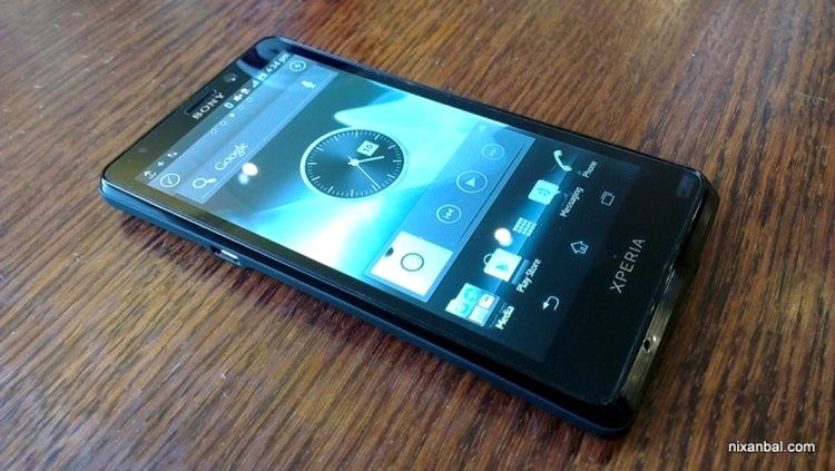 Sony Xperia T - nu are butoane fizice sub ecran
