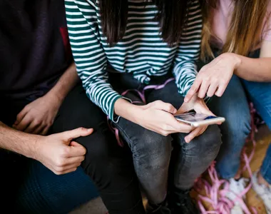 Excesele de jocuri video, cumpărături și rețele de socializare ar putea fi considerate drept dependențe