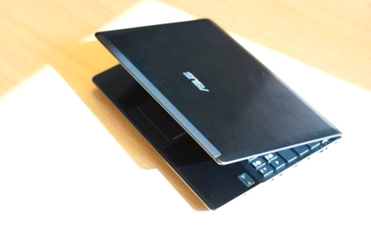 Asus Eee PC 1018P - două porturi USB 3.0