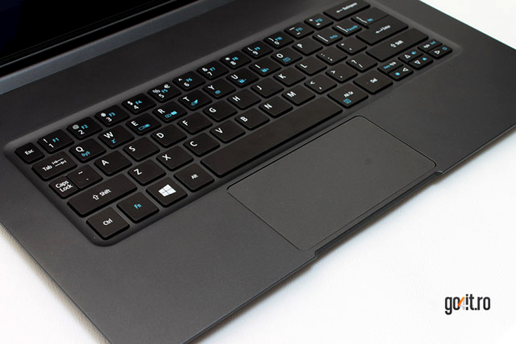 Acer Aspire R7-371T - cu tastatură iluminată