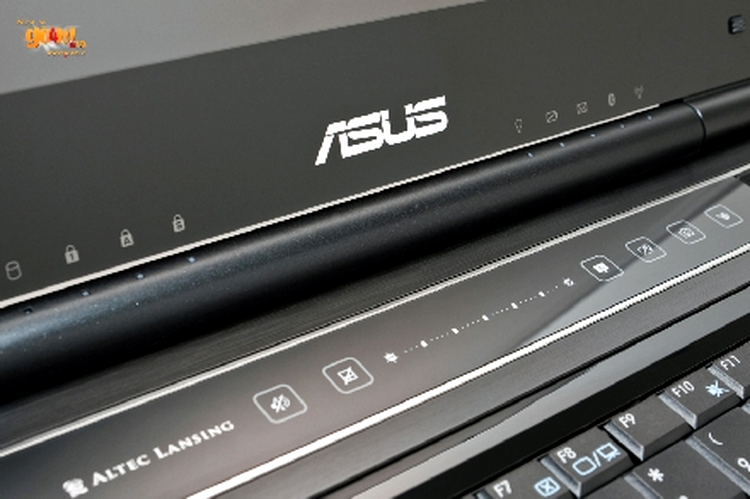 Asus W90 - slider-ul pentru iluminarea ecranului