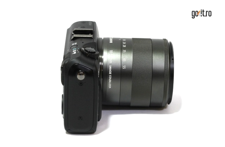 Canon EOS M - un body compact, bine construit