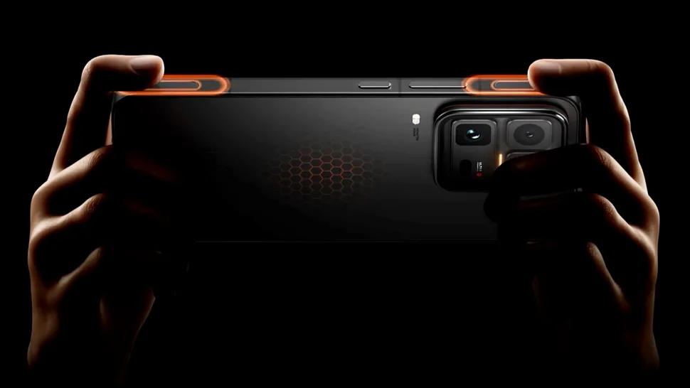 iQOO 15 Ultra: flagship de gaming Vivo cu ventilator și trei camere de 50MP