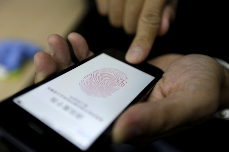 Samsung va include sisteme de autentificare biometrică pentru toată gama smartphone