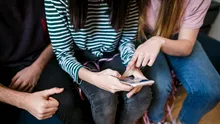 Raport: Utilizarea excesivă a rețelelor sociale afectează starea de bine a tinerilor