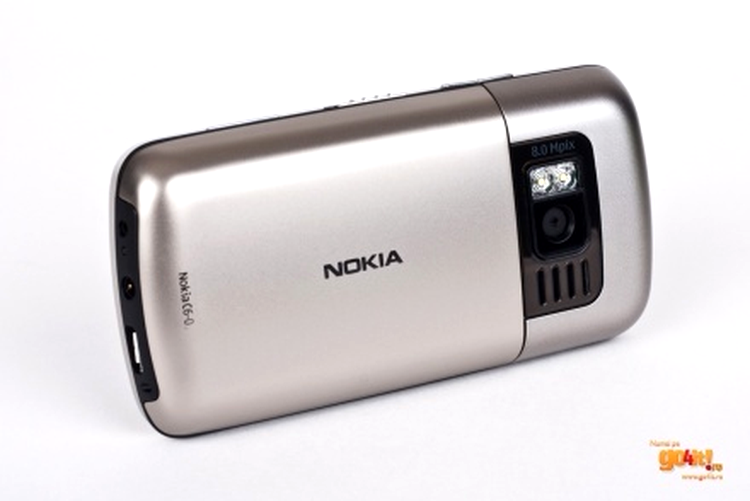 Camera foto cu senzor de 8 MP şi stabilizare a imaginii - Nokia C6-01