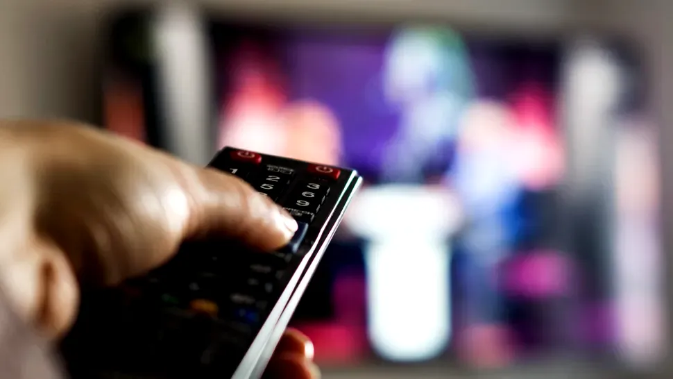 Smart TV de 101 CM disponibil la preț avantajos în oferta Altex