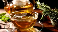 Ceaiul de ghimbir cu lămâie: băutura aromată care poate calma greața și disconfortul digestiv?